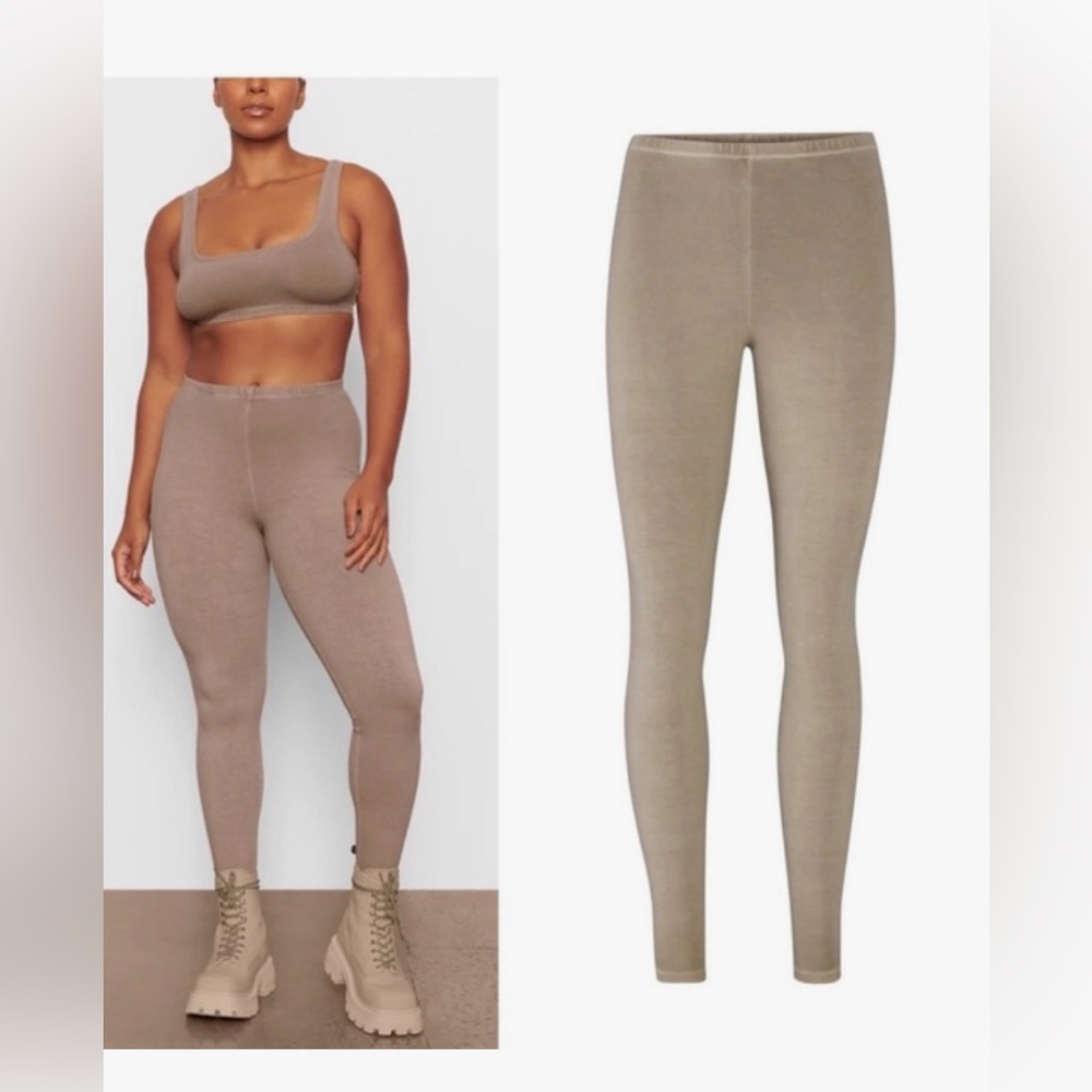Skims outdoor leggings